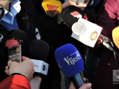 i-medijski-radnici-da-su-prioritet-pri-vakcinaciji